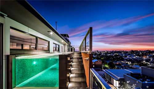 嚇尿了 世界上25個最最驚險的屋頂