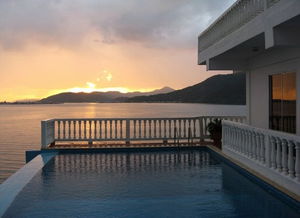 洪都拉斯近海現(xiàn)巖石別墅 四面環(huán)海